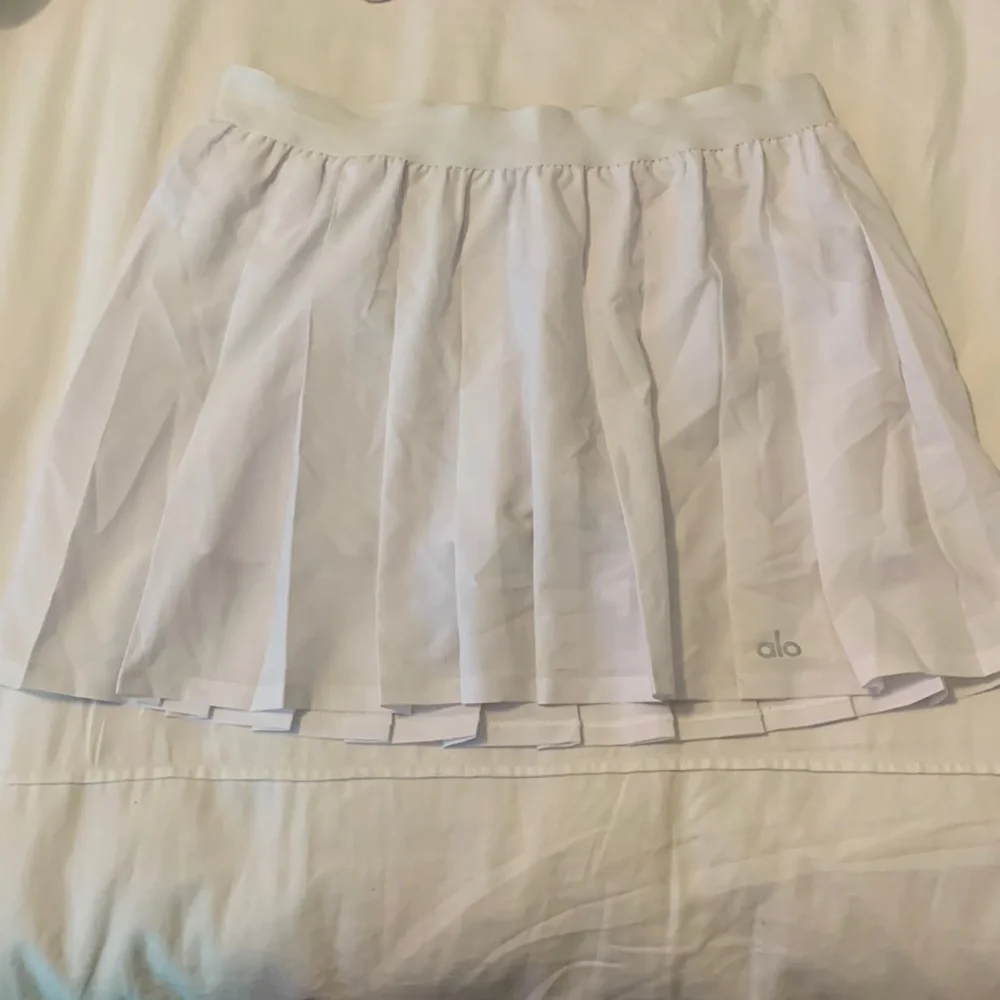 Alo varsity tennis skirt in white